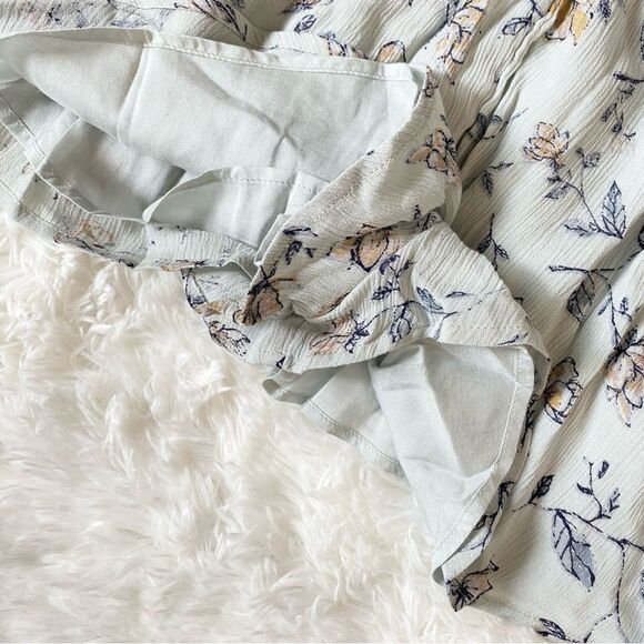 UO Kimchi Blue Floral Romper - Picture 4 of 6